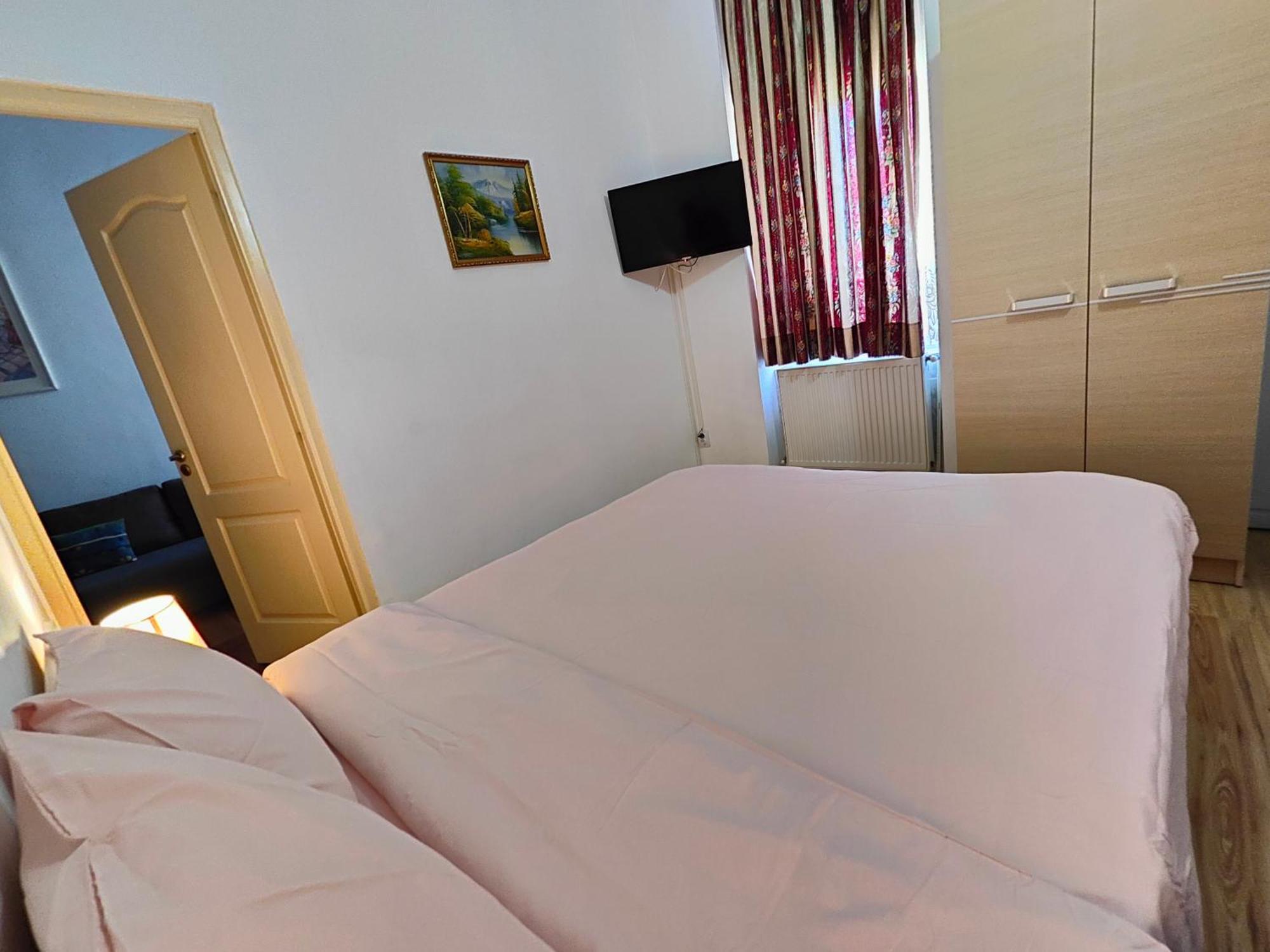 Atlas Accommodation Бухарест Екстер'єр фото